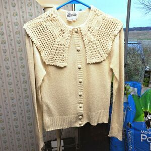 VINTAGE HEWLETT CROCHET COLLAR/BUTTONS SWEATER GIRLS SIZE L KOREA OATMEAL SILK